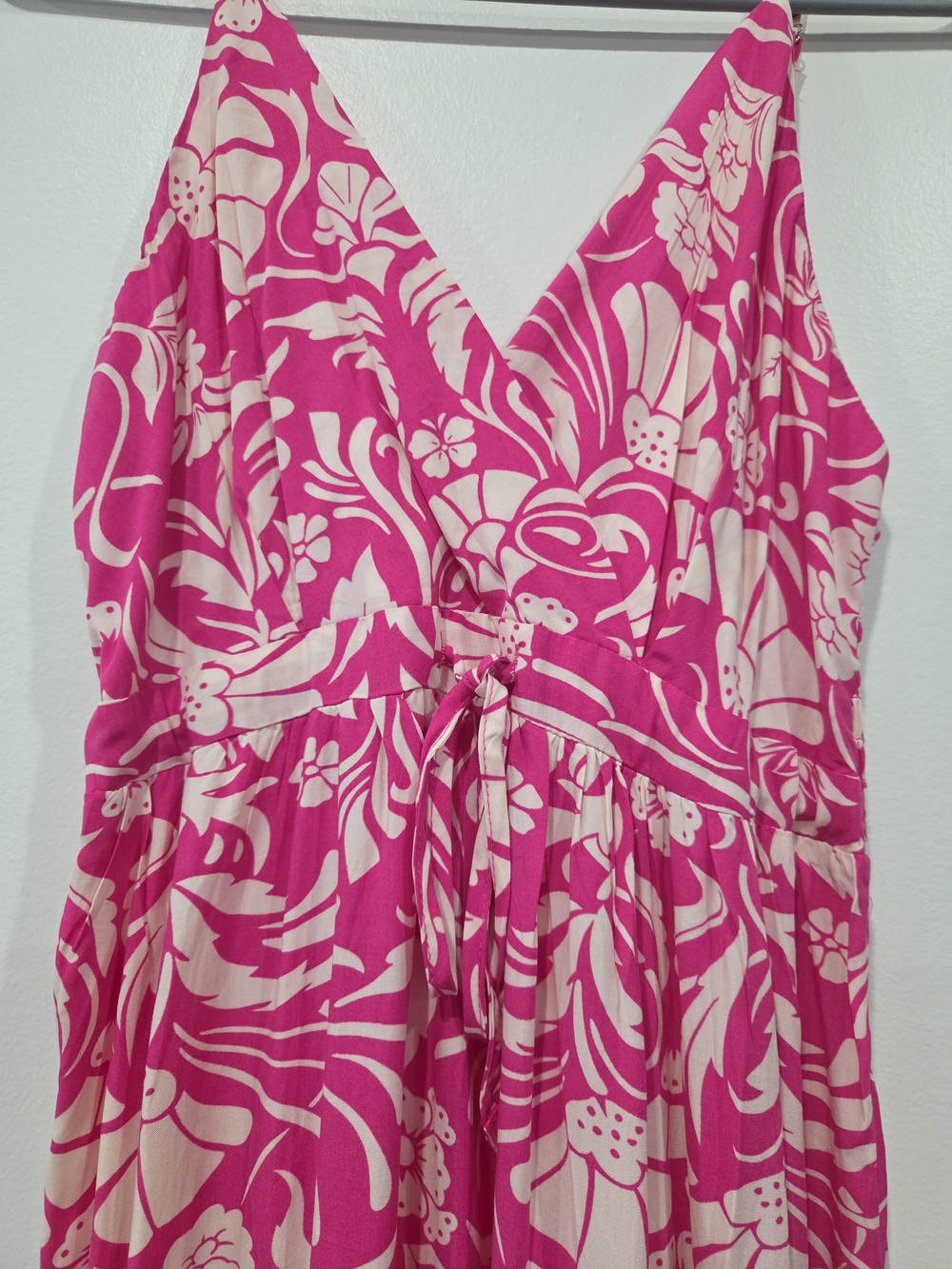 Feminine Pink Floral Maxi Dress with V-Neck and Adjustable Straps - Picture 3 of 3